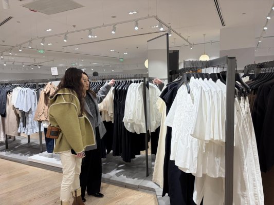 春日市场 撑起消费“半边天”CQ9电子最新网站她经济催热(图2)